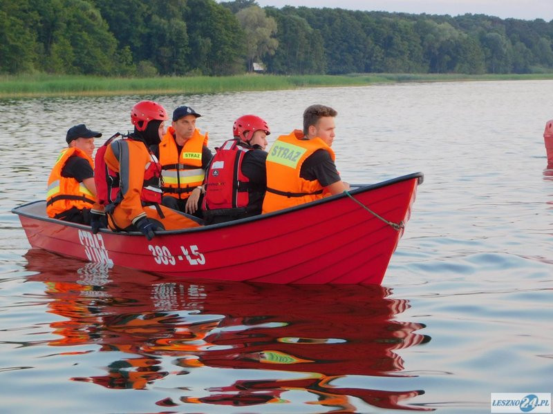 Przewrócona żaglówka i ... (zdjęcia)