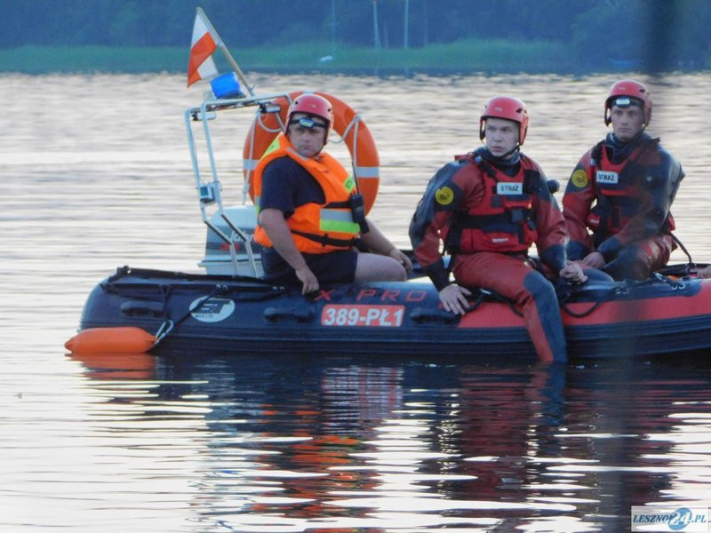 Przewrócona żaglówka i ... (zdjęcia)