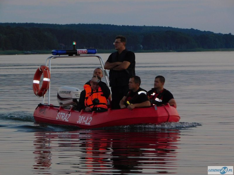 Przewrócona żaglówka i ... (zdjęcia)