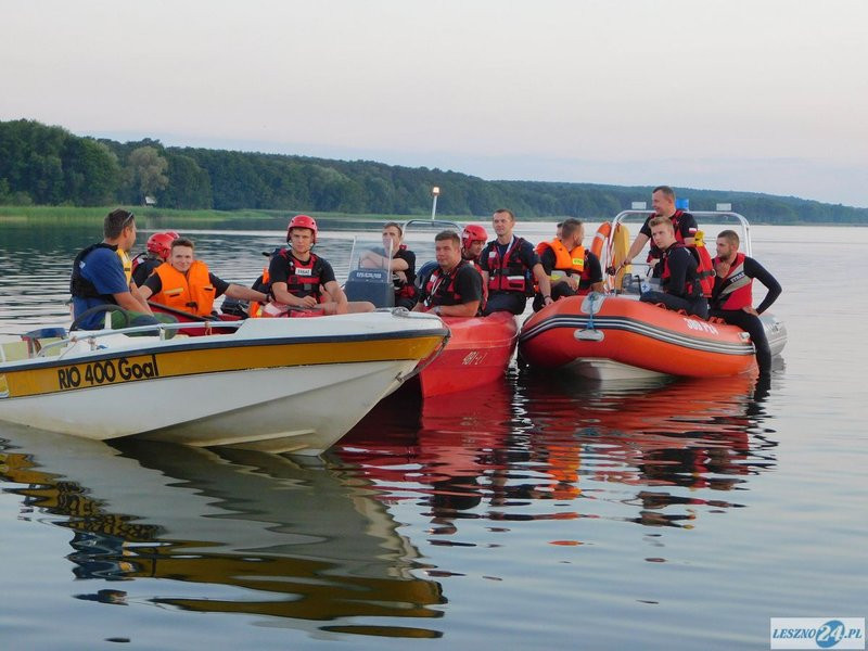 Przewrócona żaglówka i ... (zdjęcia)