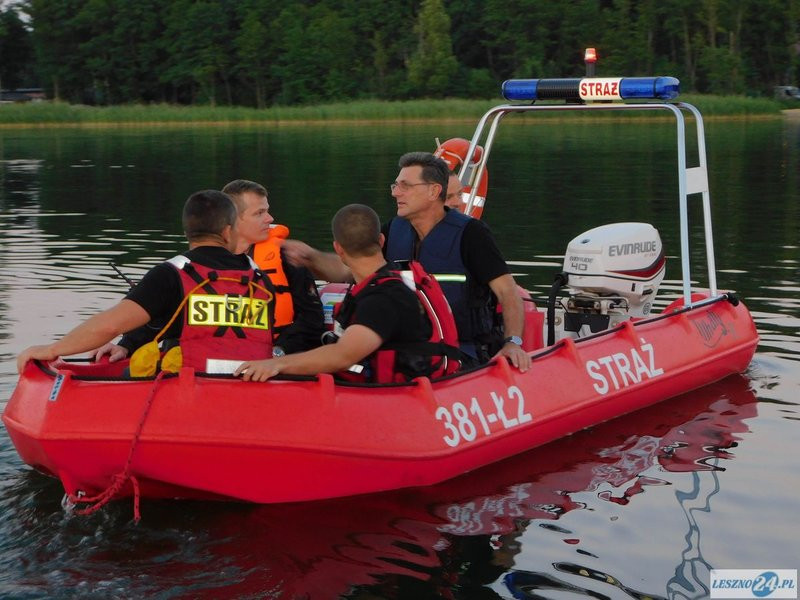 Przewrócona żaglówka i ... (zdjęcia)