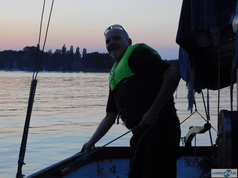 Przewrócona żaglówka i ... (zdjęcia)