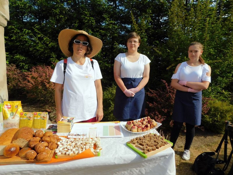 Pyszny miód z miejskiej pasieki (kilka zdjęć)