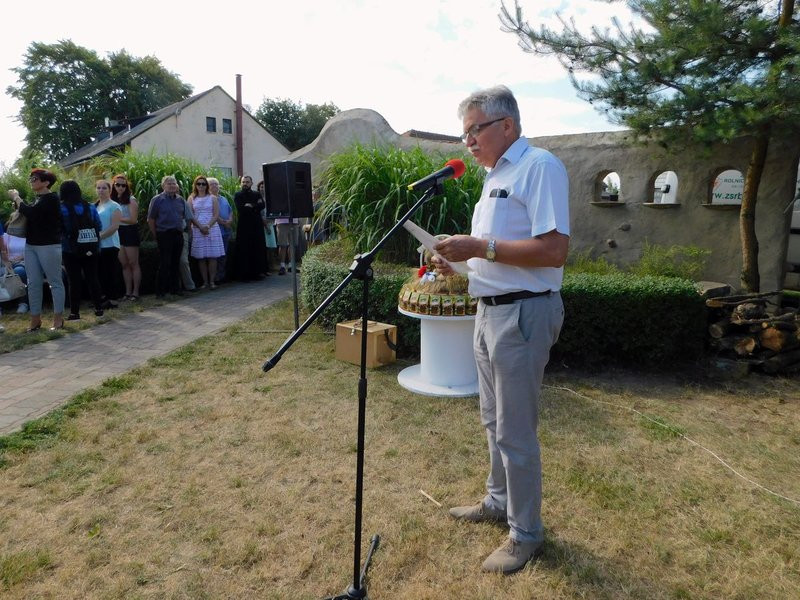 Pyszny miód z miejskiej pasieki (kilka zdjęć)