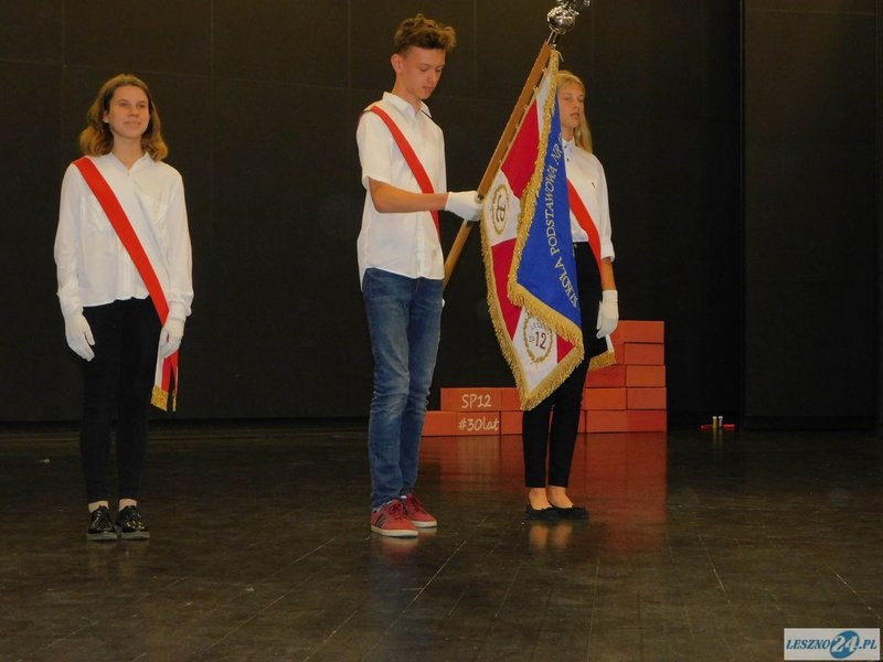 30 lat temu zabrzmiał pierwszy dzwonek (zdjęcia)