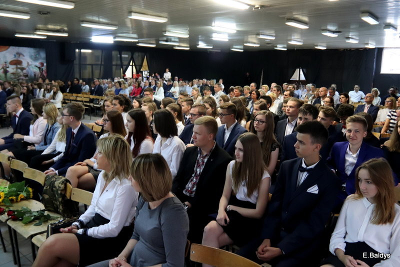 Pożegnali się z gimnazjum (zdjęcia)