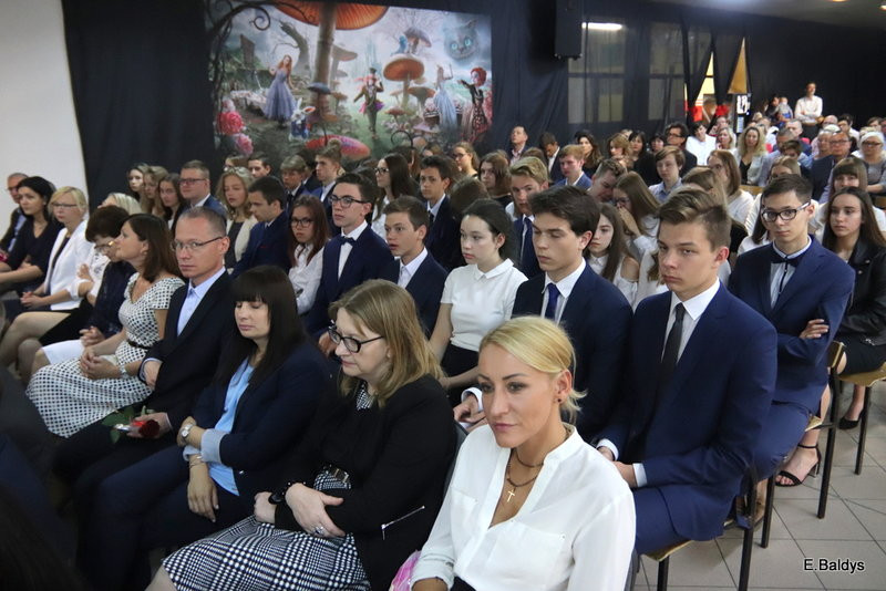 Pożegnali się z gimnazjum (zdjęcia)