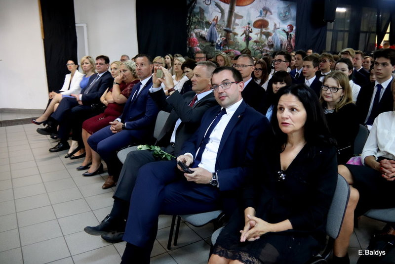 Pożegnali się z gimnazjum (zdjęcia)