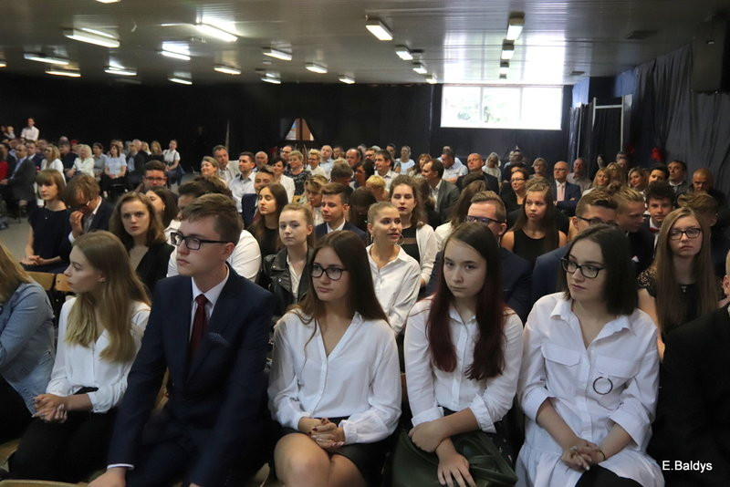 Pożegnali się z gimnazjum (zdjęcia)