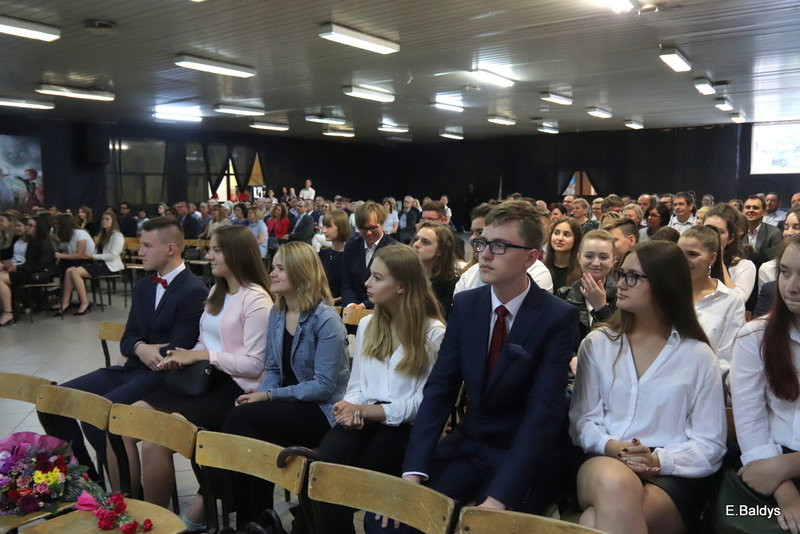 Pożegnali się z gimnazjum (zdjęcia)