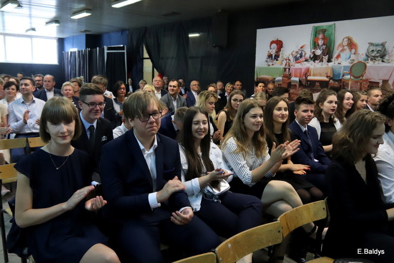Pożegnali się z gimnazjum (zdjęcia)