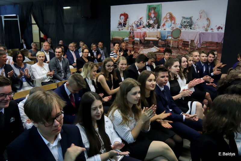 Pożegnali się z gimnazjum (zdjęcia)