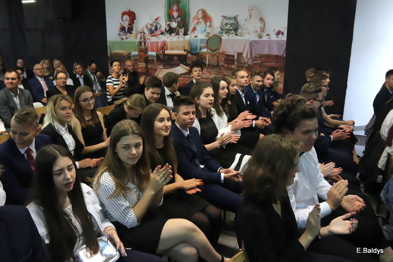 Pożegnali się z gimnazjum (zdjęcia)