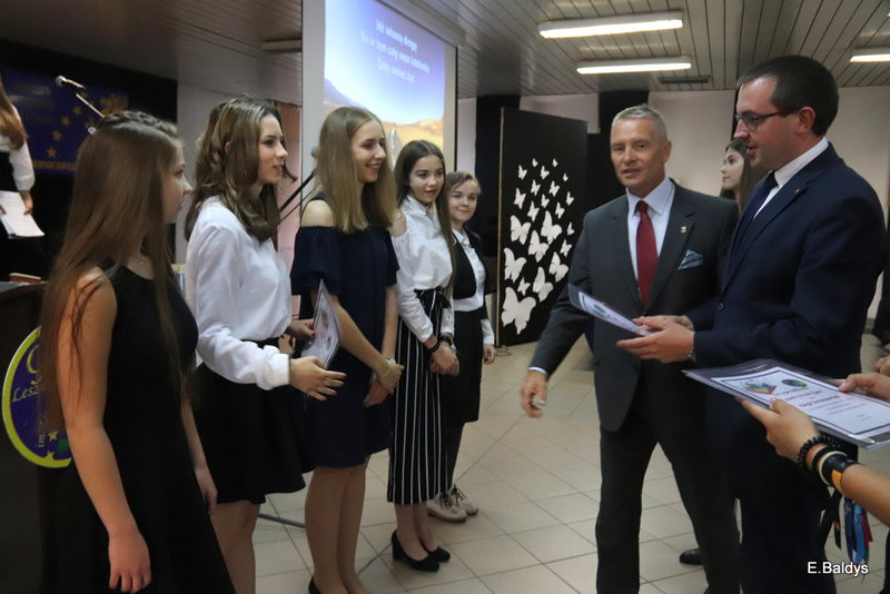 Pożegnali się z gimnazjum (zdjęcia)