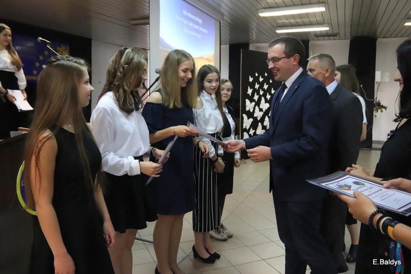 Pożegnali się z gimnazjum (zdjęcia)