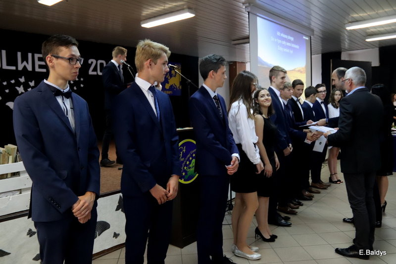 Pożegnali się z gimnazjum (zdjęcia)