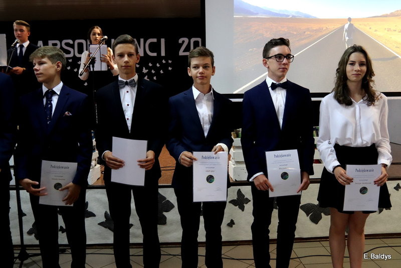 Pożegnali się z gimnazjum (zdjęcia)