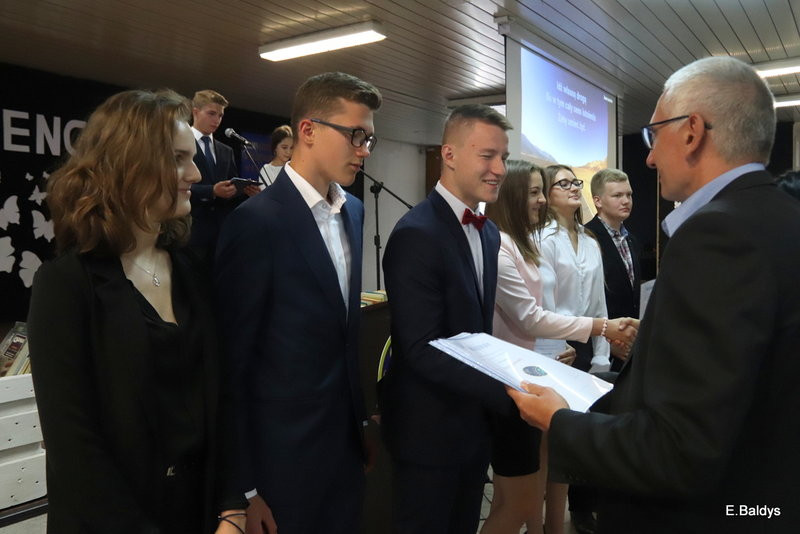 Pożegnali się z gimnazjum (zdjęcia)