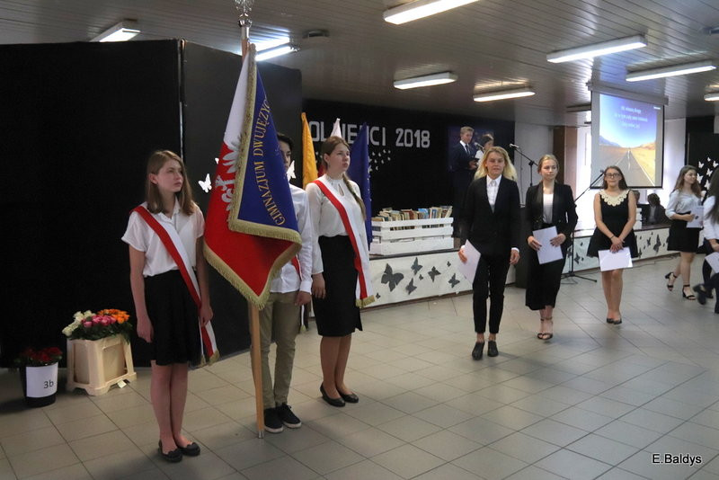 Pożegnali się z gimnazjum (zdjęcia)