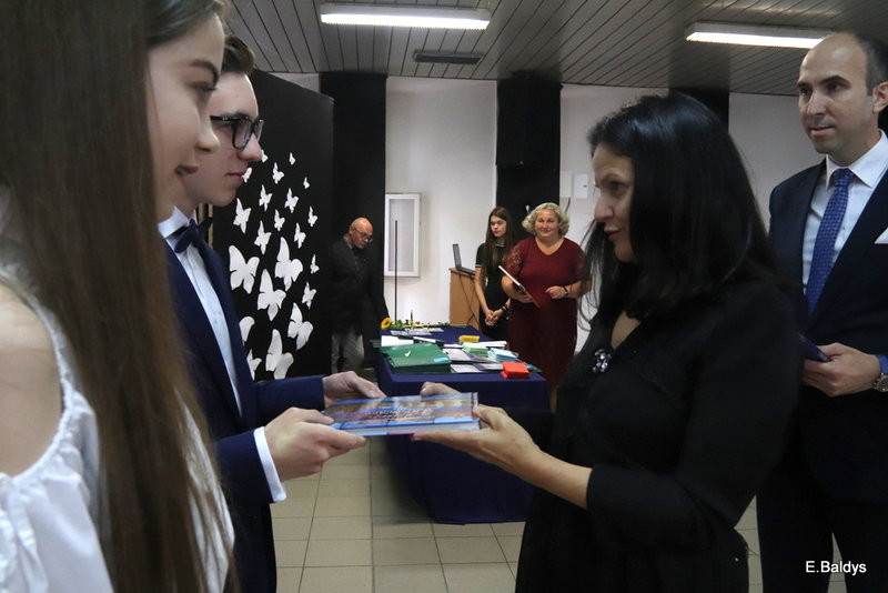 Pożegnali się z gimnazjum (zdjęcia)