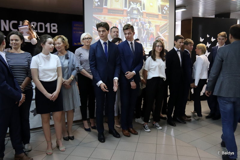 Pożegnali się z gimnazjum (zdjęcia)