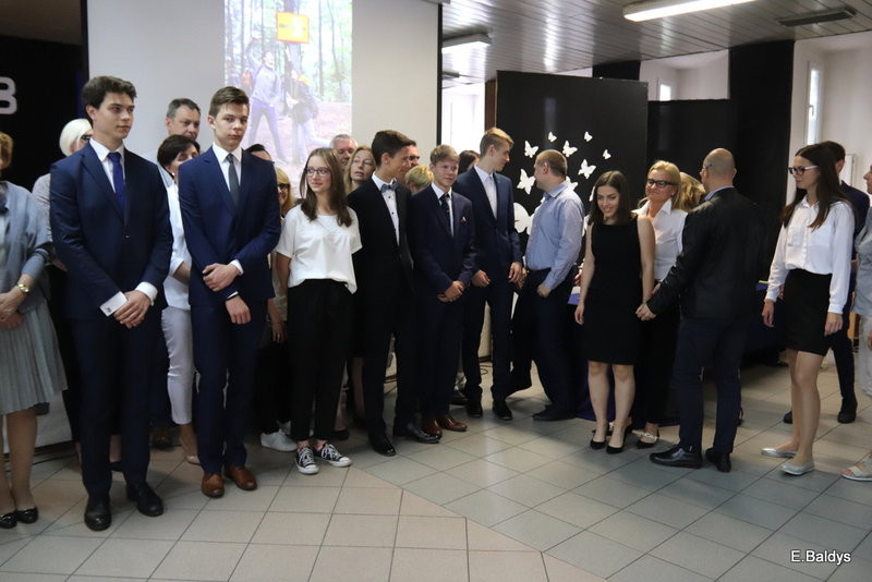 Pożegnali się z gimnazjum (zdjęcia)