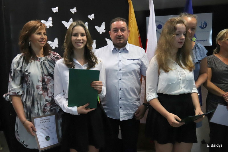 Pożegnali się z gimnazjum (zdjęcia)