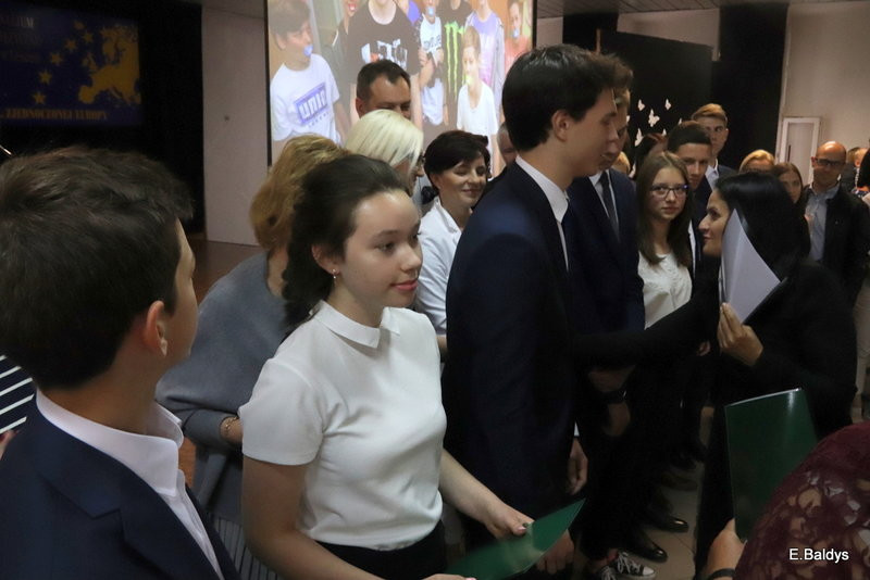 Pożegnali się z gimnazjum (zdjęcia)