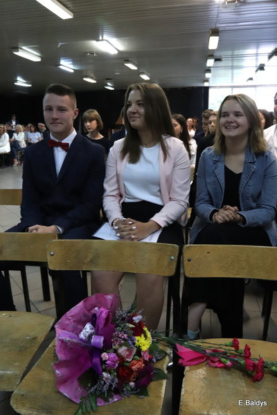 Pożegnali się z gimnazjum (zdjęcia)
