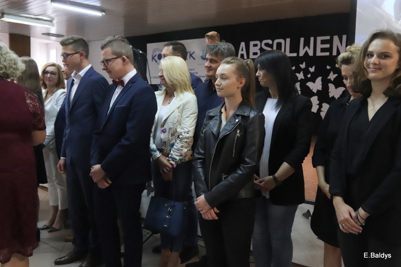 Pożegnali się z gimnazjum (zdjęcia)