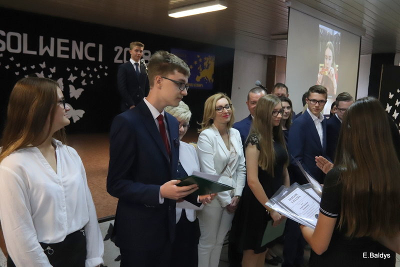 Pożegnali się z gimnazjum (zdjęcia)