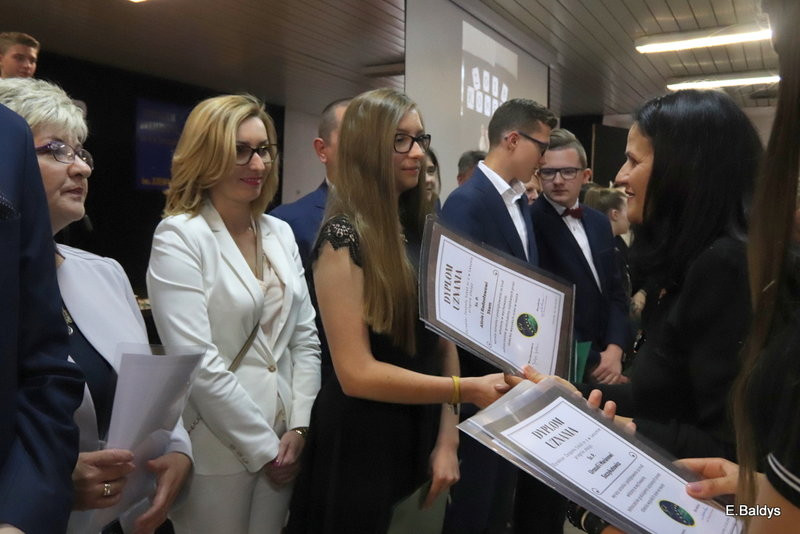 Pożegnali się z gimnazjum (zdjęcia)