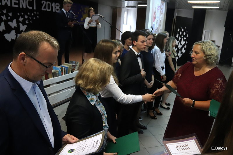 Pożegnali się z gimnazjum (zdjęcia)