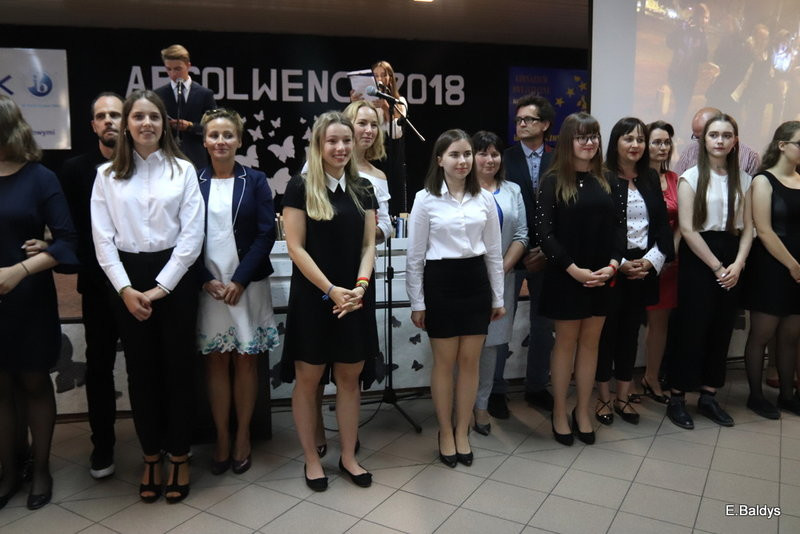 Pożegnali się z gimnazjum (zdjęcia)