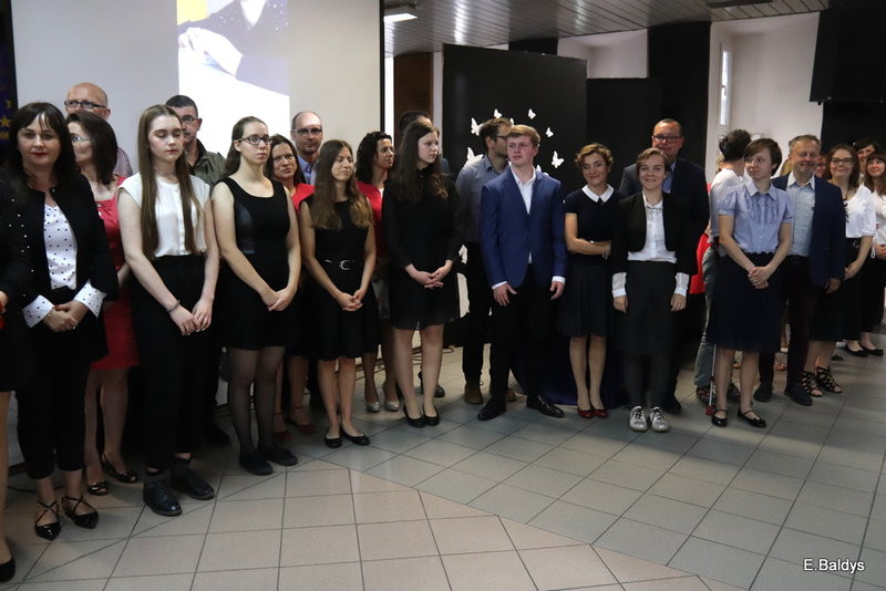 Pożegnali się z gimnazjum (zdjęcia)