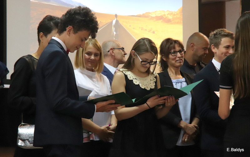 Pożegnali się z gimnazjum (zdjęcia)