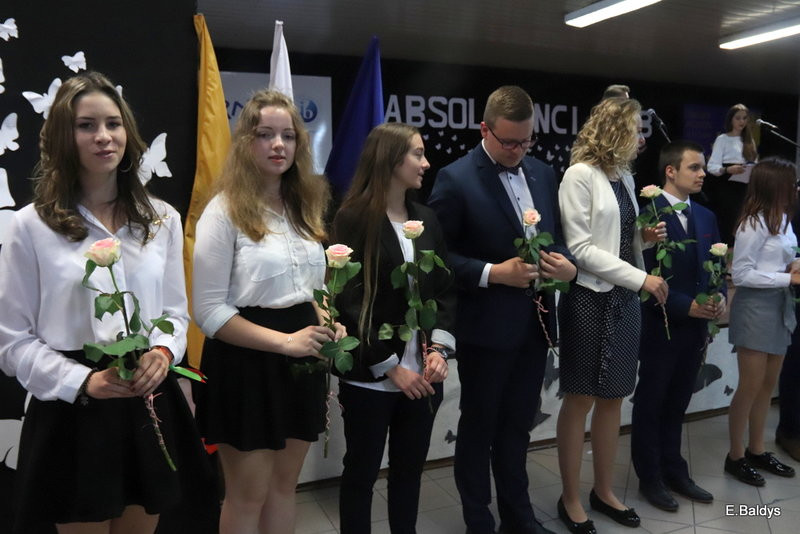 Pożegnali się z gimnazjum (zdjęcia)
