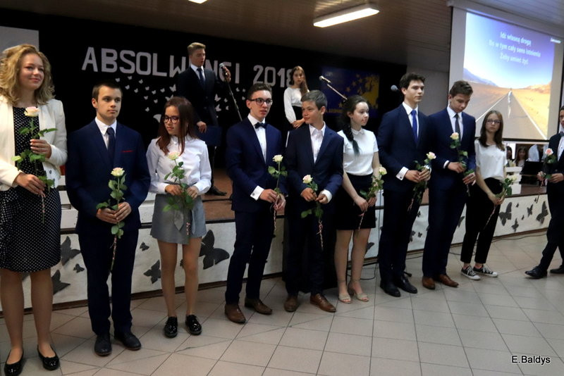 Pożegnali się z gimnazjum (zdjęcia)