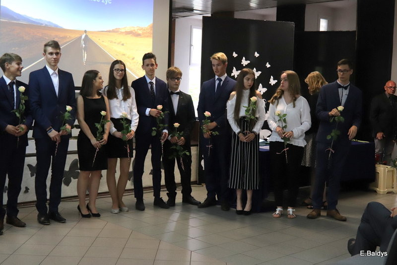 Pożegnali się z gimnazjum (zdjęcia)