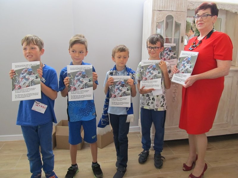 Prezent na 100-lecie niepodległości (zdjęcia)