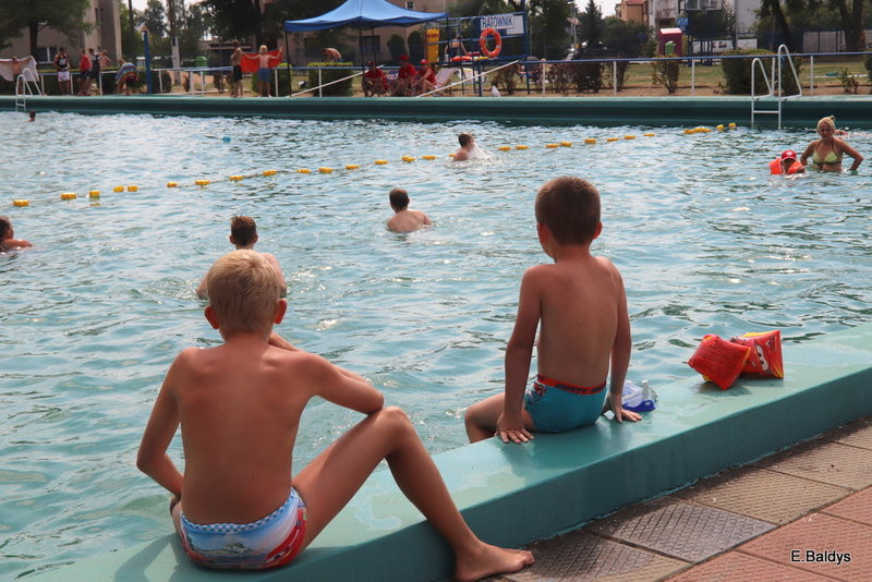 Tłoczno na basenie (zdjęcia)