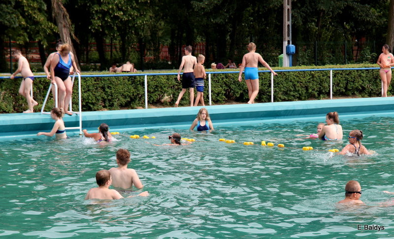 Tłoczno na basenie (zdjęcia)