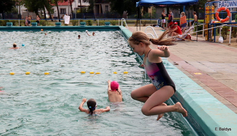 Tłoczno na basenie (zdjęcia)