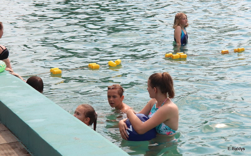 Tłoczno na basenie (zdjęcia)