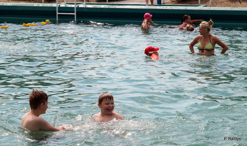 Tłoczno na basenie (zdjęcia)