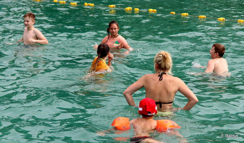 Tłoczno na basenie (zdjęcia)