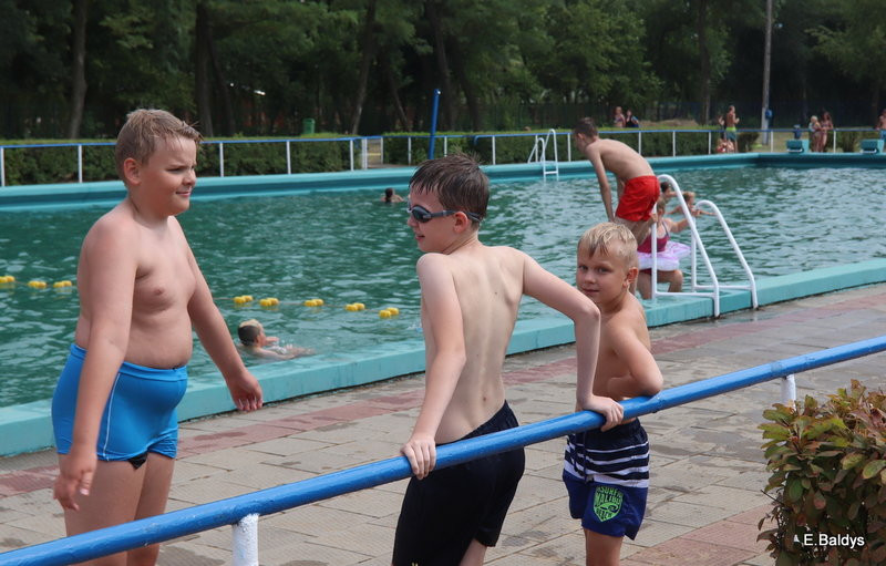 Tłoczno na basenie (zdjęcia)