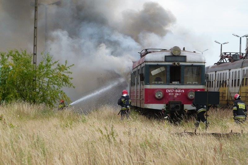 Pożar na bocznicy kolejowej (zdjęcia)