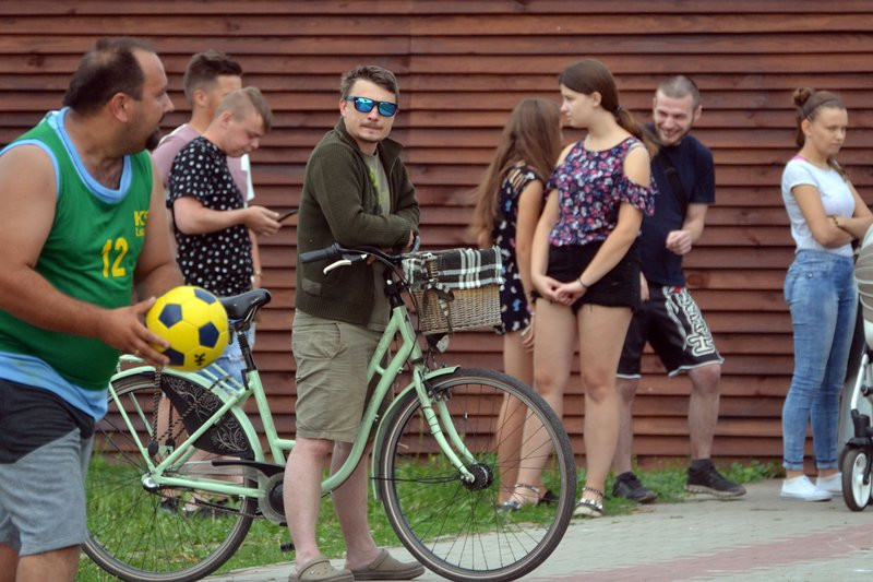 Kawalerowie pokonali żonatych (zdjęcia)