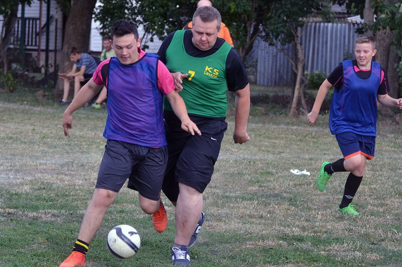 Kawalerowie pokonali żonatych (zdjęcia)